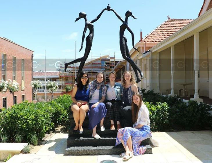 1.custom-bronze-statuary-cust-Completed-the-installation-at-girl-school-casting bronze-foundry-Silicon bronze-statue-sculpture-for-school- Known-artist-Ayad-